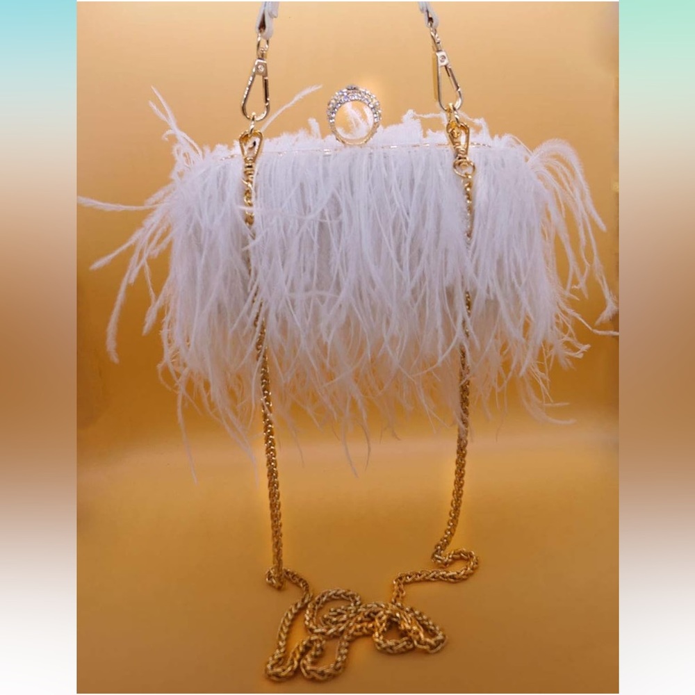 Elegant White Feather Clutch - Picture 2 of 4